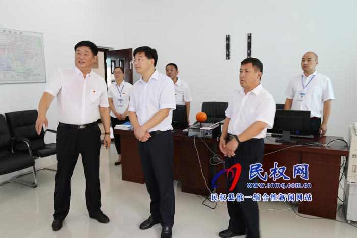 縣委副書記、縣長張團(tuán)結(jié)查看縣司法局社區(qū)矯正中心