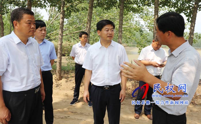 縣委副書記、縣長張團結(jié)查看我縣水源地治理進展情況