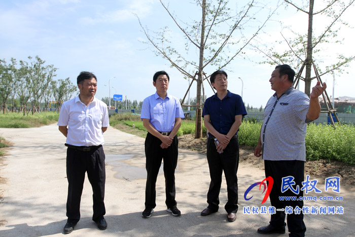 縣委常委、宣傳部長(zhǎng)屠志遠(yuǎn)陪同《商丘日?qǐng)?bào)》采訪團(tuán)在我縣采訪調(diào)研