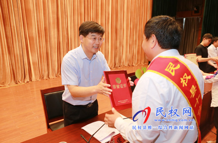 民權(quán)縣慶祝第34個教師節(jié)暨教育體育工作表彰大會召開 民權(quán)縣慶祝第34個教師節(jié)暨教育體育工作表彰大會召開