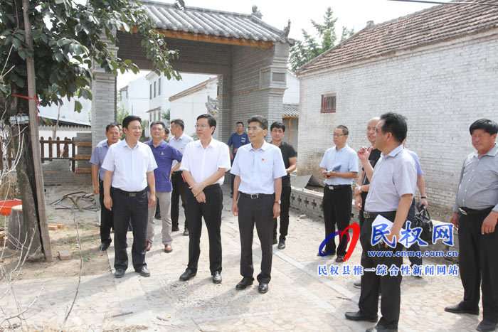 市委書記王戰(zhàn)營蒞民調(diào)研脫貧攻堅(jiān)工作 市委書記王戰(zhàn)營蒞民調(diào)研脫貧攻堅(jiān)工作