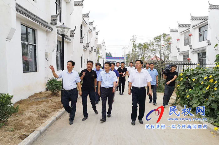 市委書記王戰(zhàn)營蒞民調(diào)研脫貧攻堅(jiān)工作 市委書記王戰(zhàn)營蒞民調(diào)研脫貧攻堅(jiān)工作