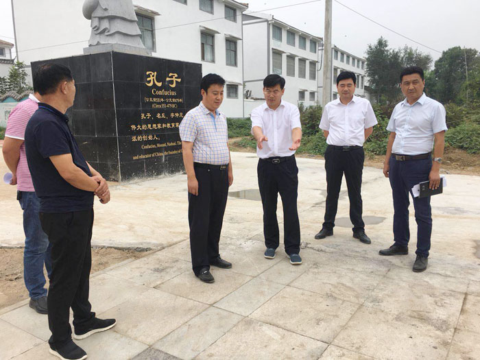 縣委副書記、縣長張團(tuán)結(jié)到綠洲街道辦事處亓堂村開展“三·五”工作日活動