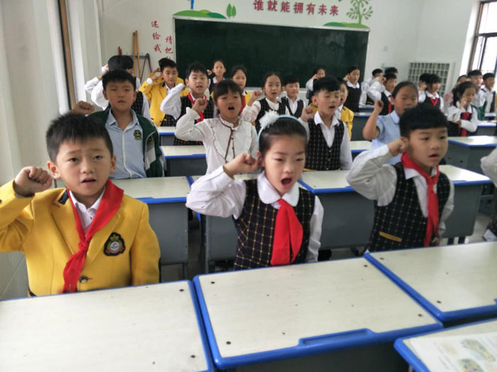 勿忘國(guó)恥 振興中華——育才雙語(yǔ)小學(xué)師生紀(jì)念“九一八” 勿忘國(guó)恥 振興中華——育才雙語(yǔ)小學(xué)師生紀(jì)念“九一八”