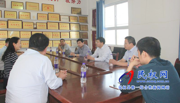 縣委副書記、縣長張團結(jié)到程莊鎮(zhèn)調(diào)研我縣教育資源整合工作