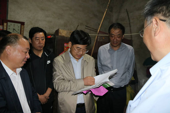 縣委副書記、縣長張團(tuán)結(jié)下鄉(xiāng)督導(dǎo)調(diào)研脫貧攻堅工作