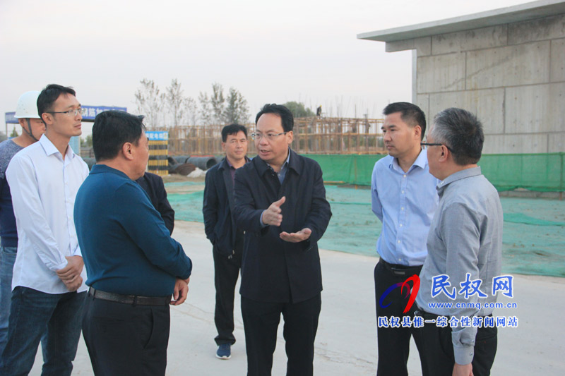 縣委常委、常務(wù)副縣長李啟峰查看全縣城建項目推進(jìn)情況