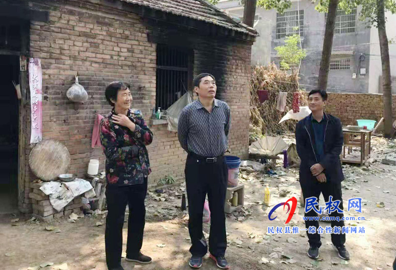 縣委常委、組織部長何玉明深入褚廟鄉(xiāng)督導(dǎo)破舊房屋拆除和人居環(huán)境整治工作