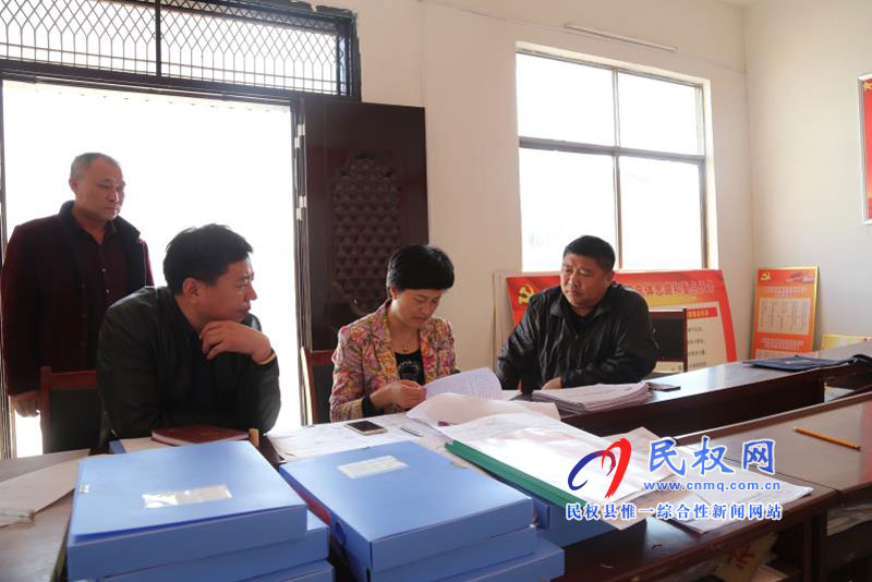 縣人大常委會主任周燕到老顏集鄉(xiāng)督導(dǎo)脫貧攻堅、人居環(huán)境衛(wèi)生整治等工作