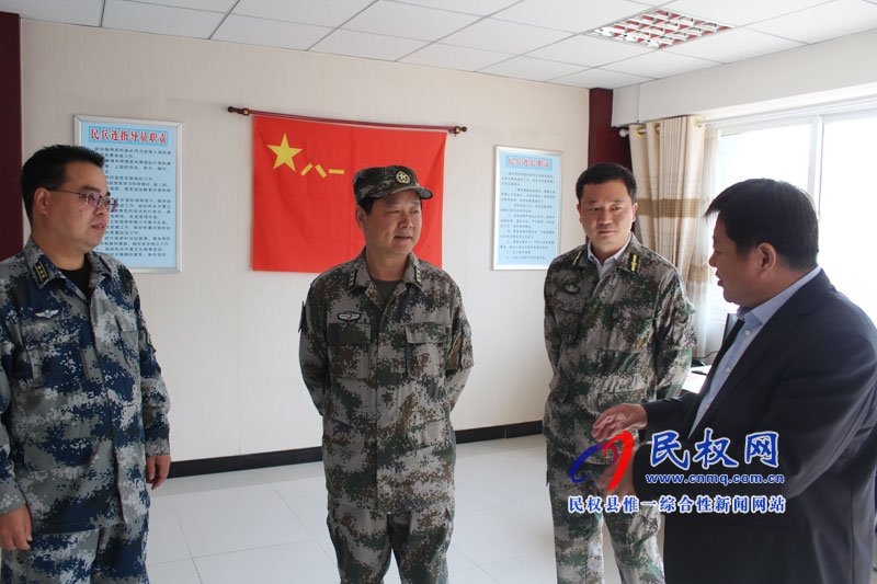 市軍分區(qū)黨委常委、戰(zhàn)備建設處處長蔣偉到南華辦事處檢查指導人武部正規(guī)化建設工作