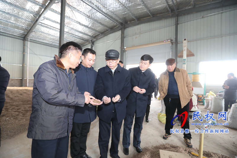 科技部農(nóng)村司副司長(zhǎng)蔣丹平蒞民調(diào)研油莎豆產(chǎn)業(yè)發(fā)展情況 科技部農(nóng)村司副司長(zhǎng)蔣丹平蒞民調(diào)研油莎豆產(chǎn)業(yè)發(fā)展情況