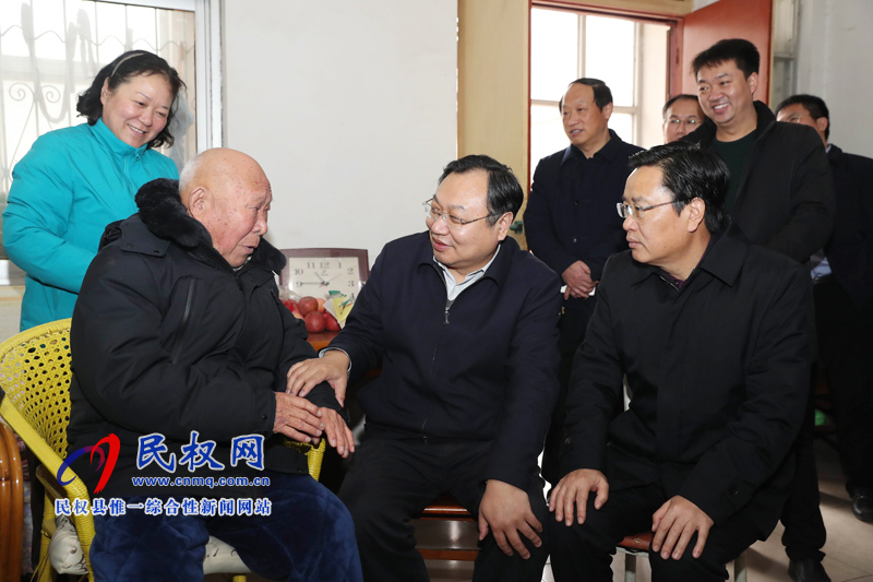 市委常委、常務(wù)副市長(zhǎng)吳祖明到我縣慰問困難黨員、優(yōu)撫對(duì)象、困難勞模