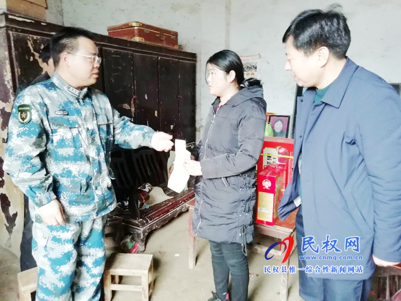 縣委常委、人武部政委江靜亞到老顏集鄉(xiāng)開展關(guān)愛春雷女童慰問活動(dòng)