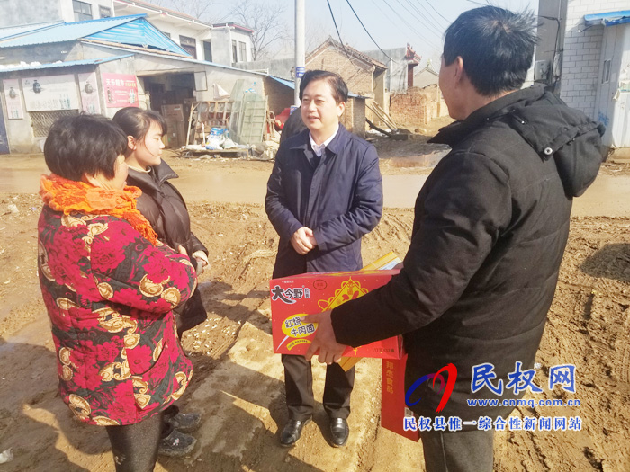 縣委常委、統(tǒng)戰(zhàn)部長趙通到老顏集鄉(xiāng)走訪慰問春蕾女童