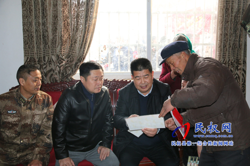縣領(lǐng)導(dǎo)慰問(wèn)徐迪一等功軍人家屬