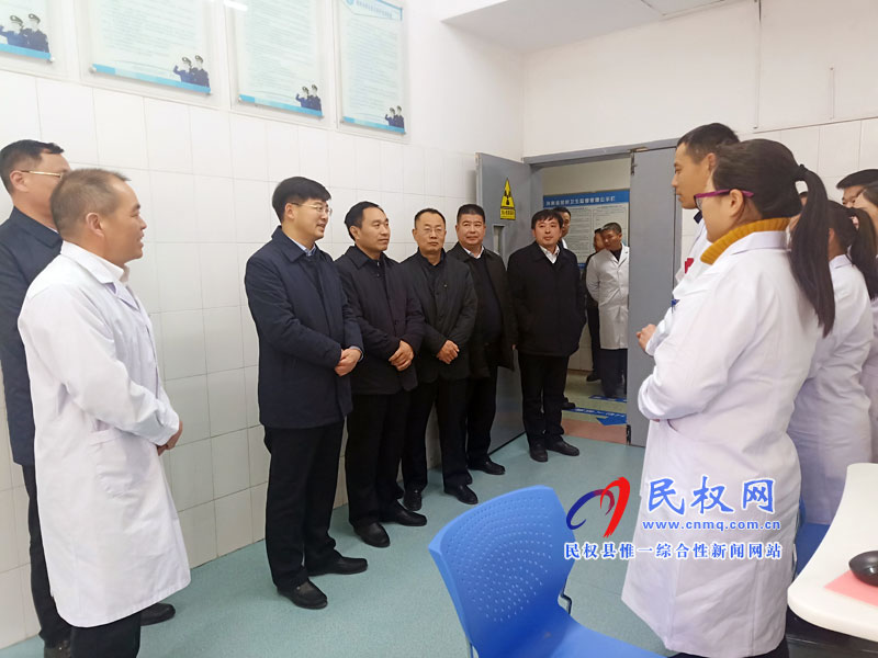 縣領導看望慰問春節(jié)期間堅守崗位的一線工作人員 縣領導看望慰問春節(jié)期間堅守崗位的一線工作人員