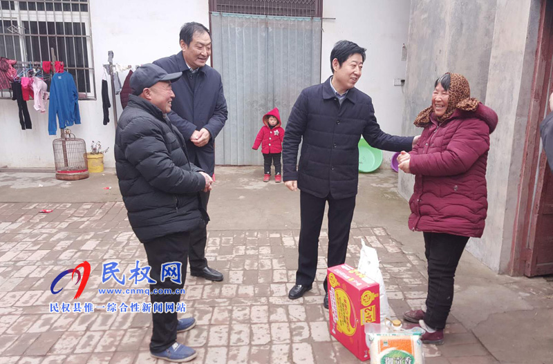 縣委常委、宣傳部長屠志遠到莊子鎮(zhèn)召開脫貧攻堅責(zé)任組長座談會并走訪慰問貧困戶