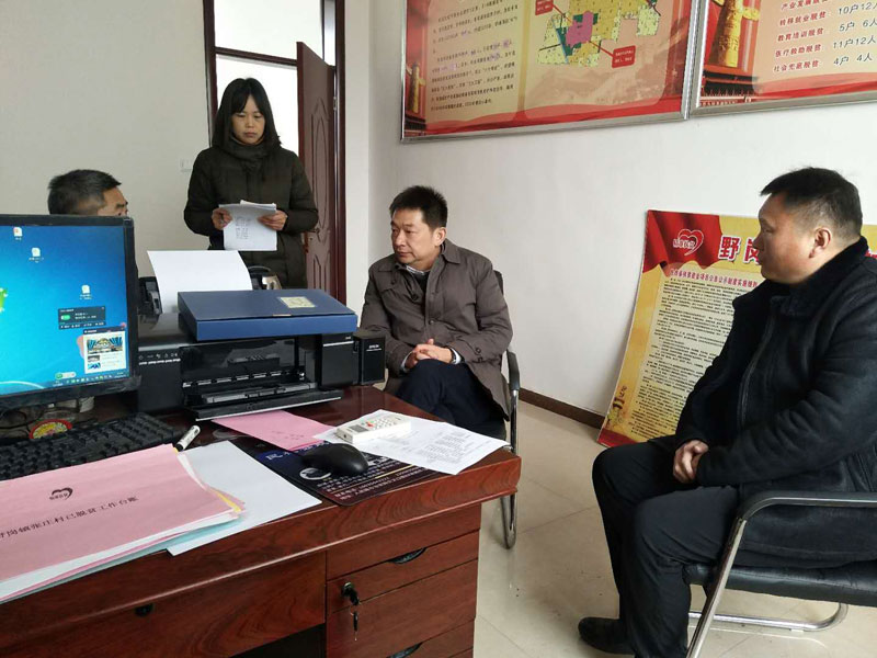 縣委常委、縣委辦公室主任孟亞松到野崗鎮(zhèn)檢查督導(dǎo)脫貧攻堅(jiān)總攻工作
