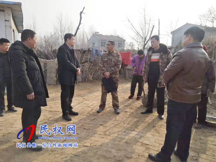 縣武裝部長熊四香到孫六鎮(zhèn)督導(dǎo)脫貧攻堅(jiān)工作