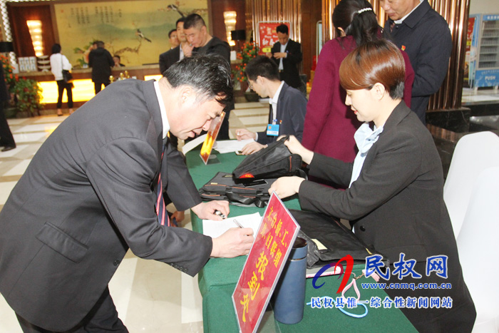 兩會來啦！全縣政協(xié)委員陸續(xù)抵達駐地報到