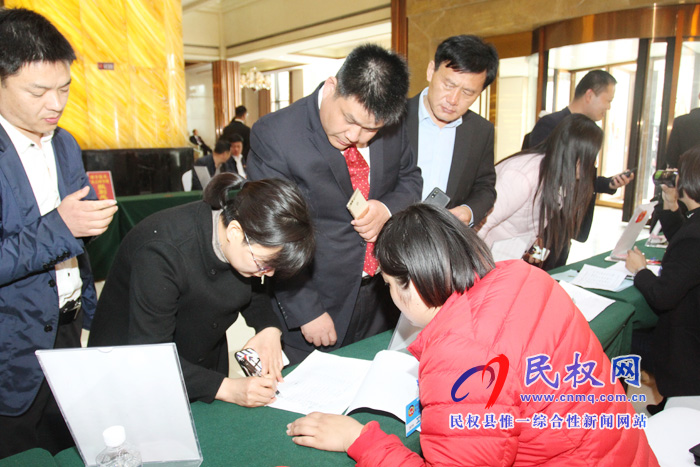 兩會來啦！全縣政協(xié)委員陸續(xù)抵達駐地報到
