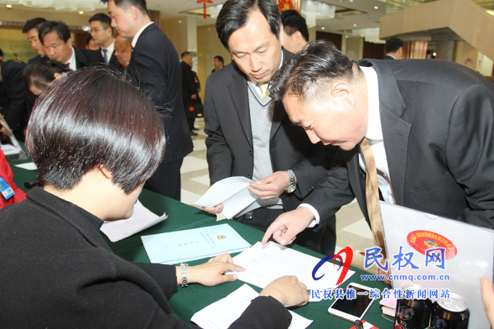兩會來啦！全縣政協(xié)委員陸續(xù)抵達駐地報到