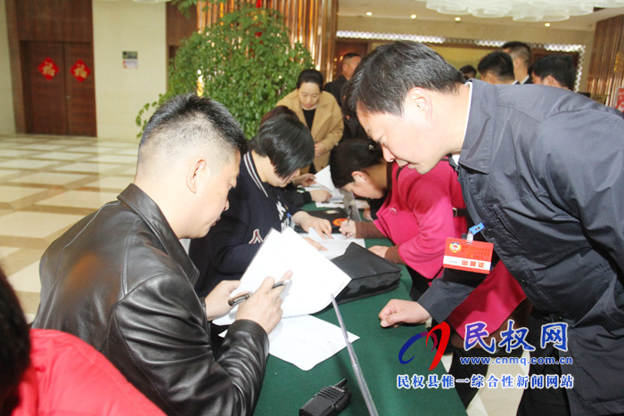 兩會來啦！全縣政協(xié)委員陸續(xù)抵達駐地報到