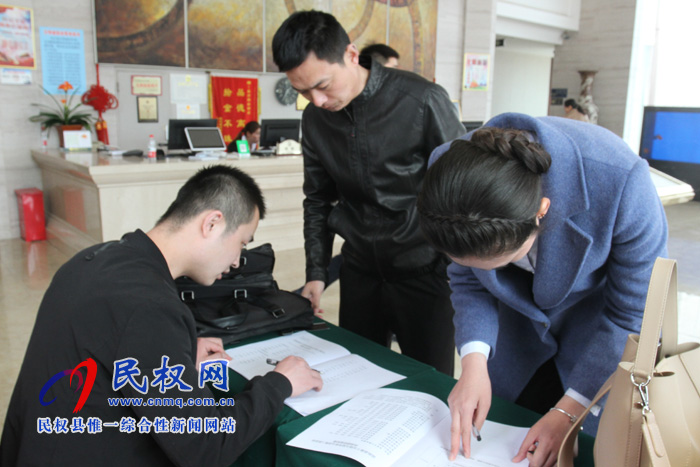 民權人大代表陸續(xù)報到 滿懷激情為民“代言” 民權人大代表陸續(xù)報到 滿懷激情為民“代言”