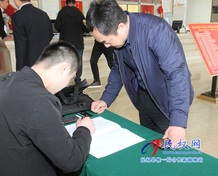 民權人大代表陸續(xù)報到 滿懷激情為民“代言” 民權人大代表陸續(xù)報到 滿懷激情為民“代言”