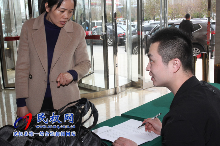 民權人大代表陸續(xù)報到 滿懷激情為民“代言” 民權人大代表陸續(xù)報到 滿懷激情為民“代言”