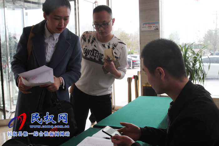 民權人大代表陸續(xù)報到 滿懷激情為民“代言” 民權人大代表陸續(xù)報到 滿懷激情為民“代言”