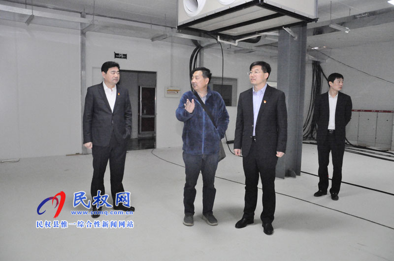 縣委副書記、縣長(zhǎng)張團(tuán)結(jié)督導(dǎo)項(xiàng)目建設(shè)進(jìn)展情況