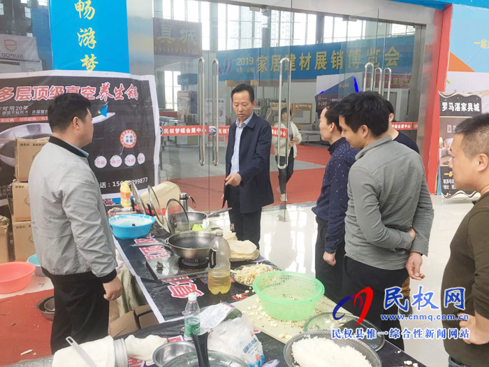 縣委常委、副縣長信木祥查看2019河南·民權(quán)首屆家居建材展銷博覽會舉辦情況