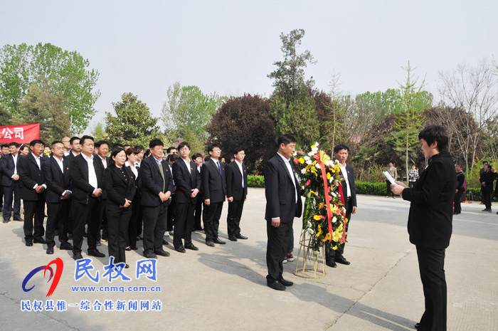 縣高新區(qū)到睢杞戰(zhàn)役紀(jì)念館開展革命烈士公祭活動 縣高新區(qū)到睢杞戰(zhàn)役紀(jì)念館開展革命烈士公祭活動