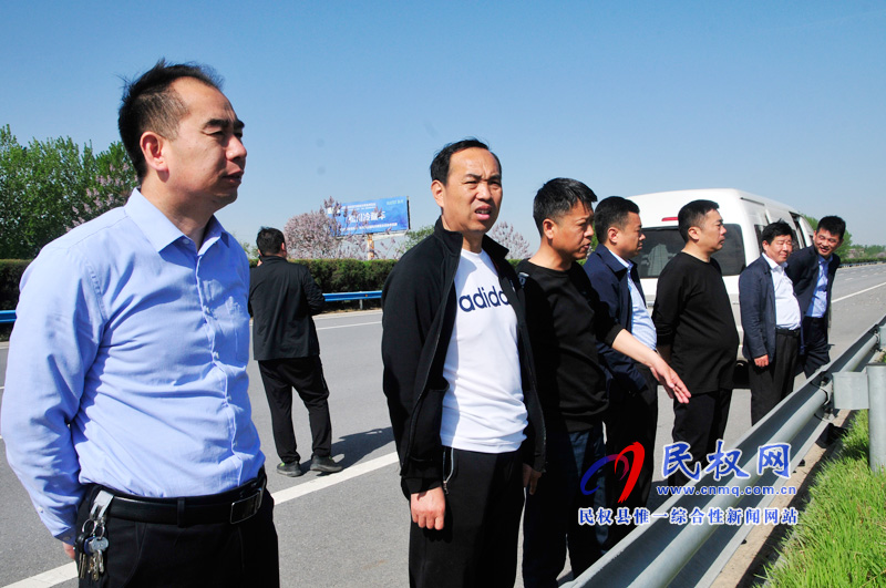 縣領(lǐng)導(dǎo)韓德勇實(shí)地調(diào)研國土綠化工作 縣領(lǐng)導(dǎo)韓德勇實(shí)地調(diào)研國土綠化工作