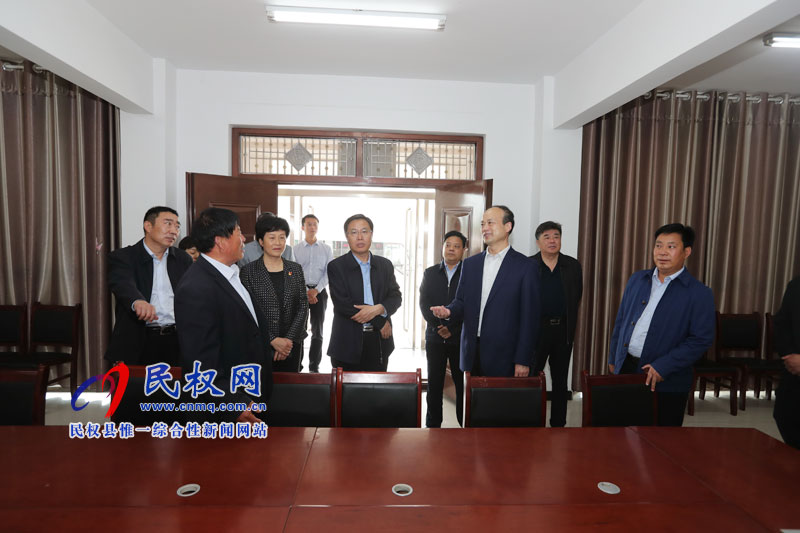 市人大常委會主任周樹群到我縣視察我縣鄉(xiāng)鎮(zhèn)人大代表聯(lián)絡站建設和脫貧攻堅工作 市人大常委會主任周樹群到我縣視察我縣鄉(xiāng)鎮(zhèn)人大代表聯(lián)絡站建設和脫貧攻堅工作
