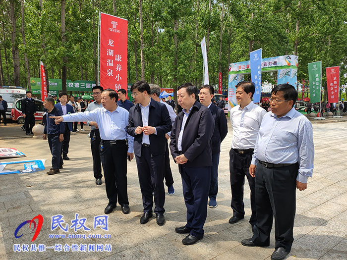 民革省委主委、省政協(xié)副主席李英杰蒞民察看“槐花節(jié)”系列活動(dòng)