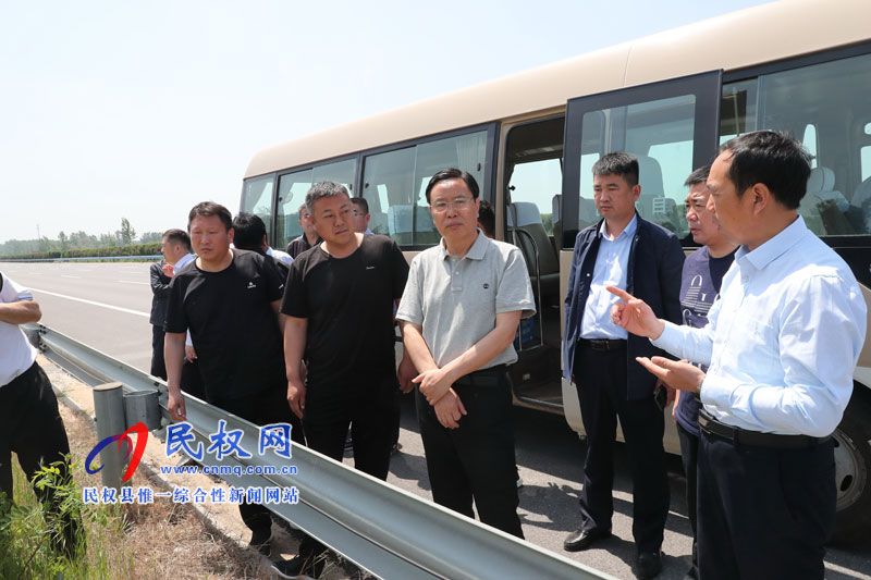 市人大常委會副主任、民權(quán)縣委書記姬脈常查看我縣企業(yè)安全生產(chǎn)和國土綠化工作