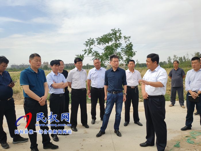 縣委常委、縣委辦公室主任孟亞松到溫泉康養(yǎng)特色小鎮(zhèn)項(xiàng)目現(xiàn)場(chǎng)辦公