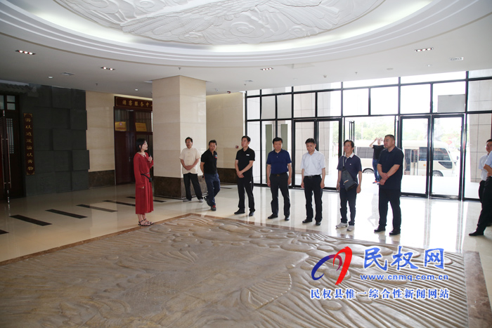 河南省詩歌學(xué)會(huì)采風(fēng)團(tuán)到我縣開展文學(xué)采風(fēng)活動(dòng) 河南省詩歌學(xué)會(huì)采風(fēng)團(tuán)到我縣開展文學(xué)采風(fēng)活動(dòng)