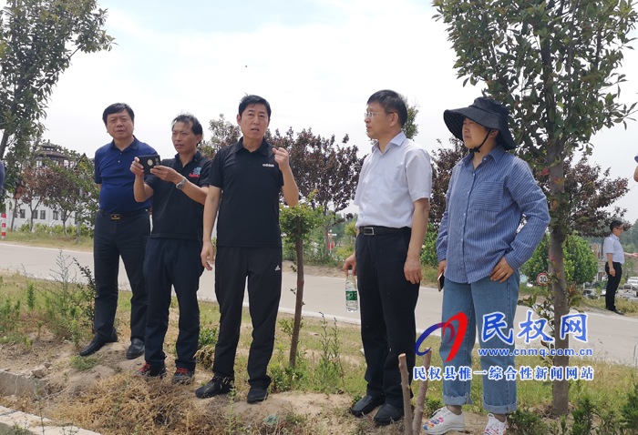 河南省詩歌學(xué)會(huì)采風(fēng)團(tuán)到我縣開展文學(xué)采風(fēng)活動(dòng) 河南省詩歌學(xué)會(huì)采風(fēng)團(tuán)到我縣開展文學(xué)采風(fēng)活動(dòng)