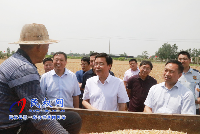 市人大常委會(huì)副主任、縣委書(shū)記姬脈常調(diào)研我縣“三夏”及秸稈禁燒工作