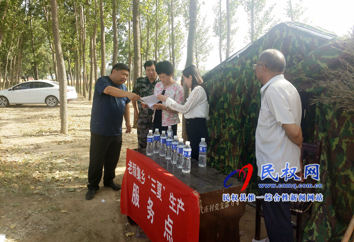 縣人大常委會主任周燕、副縣長朱琳到老顏集鄉(xiāng)清真寺慰問穆斯林同胞