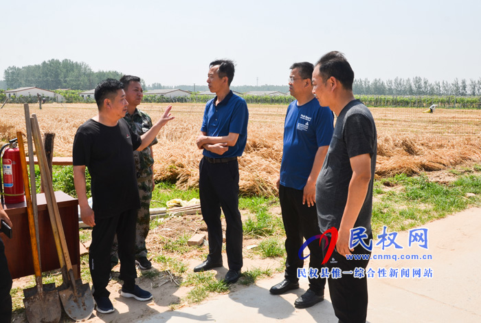 縣委常委、副縣長信木祥到人和鎮(zhèn)督導檢查三夏生產和秸稈禁燒工作