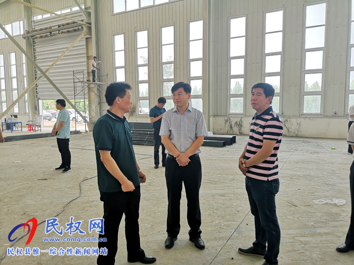 縣委副書記、縣長張團結(jié)查看我縣企業(yè)生產(chǎn)和建設(shè)工作
