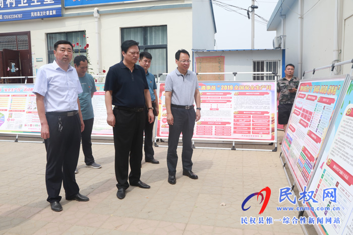 市應(yīng)急管理局開展安全知識(shí)“進(jìn)農(nóng)村”活動(dòng) 市應(yīng)急管理局開展安全知識(shí)“進(jìn)農(nóng)村”活動(dòng)