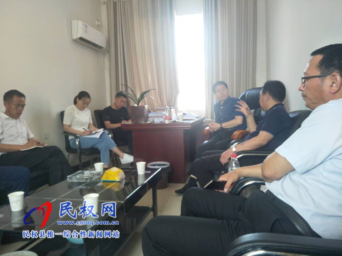 縣委常委、副縣長房季到龍?zhí)伶?zhèn)調(diào)研