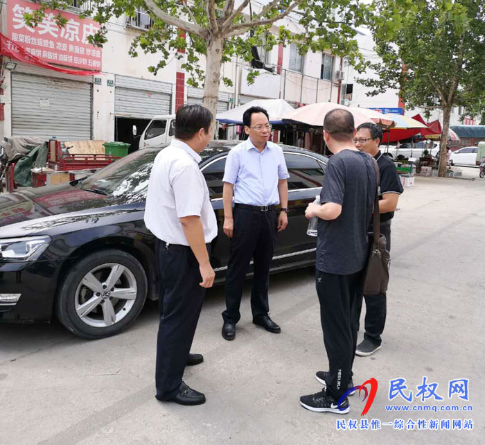 縣委常委、常務(wù)副縣長李啟峰檢查人員密集場所安全生產(chǎn)工作
