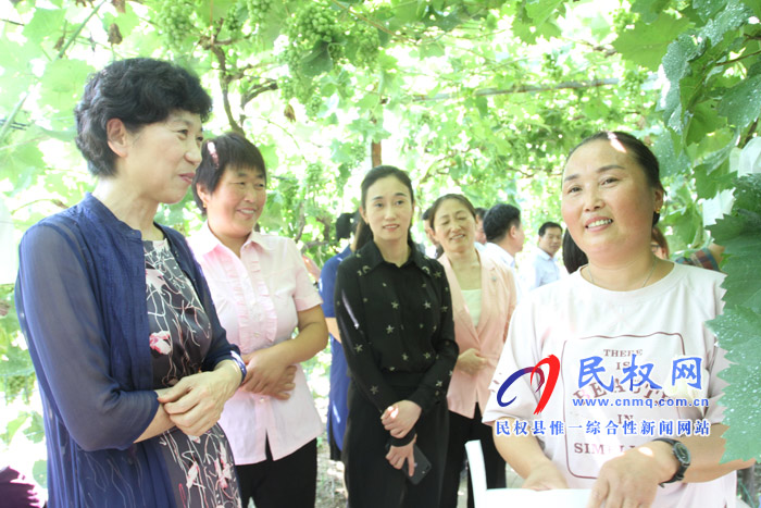 省婦聯(lián)副主席崔愛蘭到民權調研“巧媳婦”工程及婦女發(fā)展工作 省婦聯(lián)副主席崔愛蘭到民權調研“巧媳婦”工程及婦女發(fā)展工作