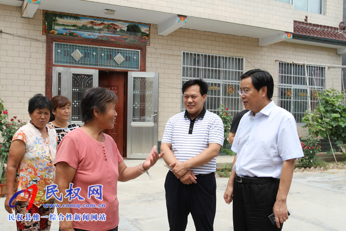 市人大常委會副主任、縣委書記姬脈常調(diào)研鄉(xiāng)鎮(zhèn)農(nóng)村人居環(huán)境改善及農(nóng)戶改廁等工作